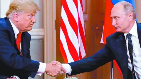 Es probable que hablen sobre las formas de poner fin a la guerra de tres años en Ucrania, de acuerdo con el enviado estadounidense Steve Witkoff.

Para más información del tema, visita: https://www.eleconomista.com.mx/internacionales/trump-putin-hablaran-eu-presiona-alto-fuego-rusia-ucrania-20250316-750724.html 

¡Síguenos en nuestras redes sociales para mantenerte informado!

Twitter: https://twitter.com/eleconomista 
Facebook: https://www.facebook.com/ElEconomista.mx
Instagram: https://www.instagram.com/eleconomistamx
LinkedIn: https://www.linkedin.com/company/el-economista/

#ElEconomista #EETV