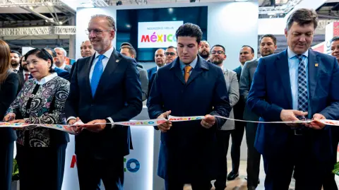 El gobernador de Nuevo León, Samuel García Sepúlveda inauguró el stand del estado en el Pabellón México de la Hannover Messe.