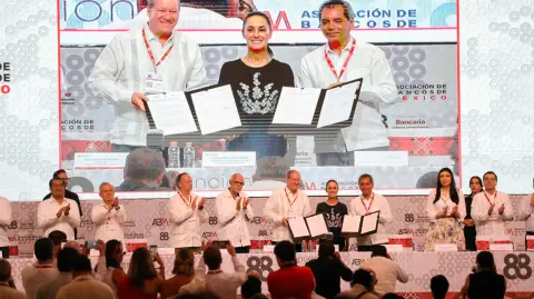 Sheinbaum encabezó la inauguración de la Convención Bancaria en Nayarit.