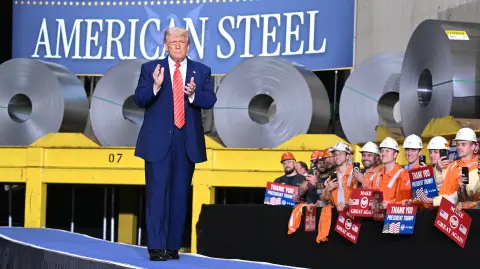 Donald Trump, presidente de Estados Unidos, anunció su plan de elevar los aranceles a acero durante su visita a US Steel-Irvin Works en West Mifflin, Pensilvania, el pasado 30 de mayo.