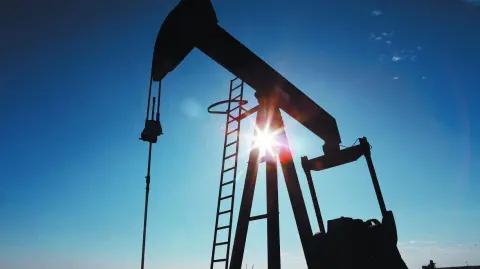 El Brent del Mar del Norte perdió 2.33% en la sesión del viernes para cerrar en 77.01 dólares por barril. El WTI retrocedió moderadamente 0.28%, a 74.93 dólares.

Para más información del tema, visita: https://www.eleconomista.com.mx/mercados/precios-petroleo-retroceden-cierre-vilo-negociaciones-sobre-conflicto-iran-20250620-764644.html

¡Síguenos en nuestras redes sociales para mantenerte informado!

Twitter: https://twitter.com/eleconomista 
Facebook: https://www.facebook.com/ElEconomista.mx
Instagram: https://www.instagram.com/eleconomistamx
LinkedIn: https://www.linkedin.com/company/el-economista/

#ElEconomista #EETV