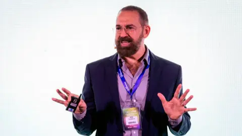 José Escamilla, director asociado del Instituto para el Futuro de la Educación (IFE).