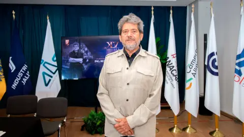 René Calderón Bujdud.