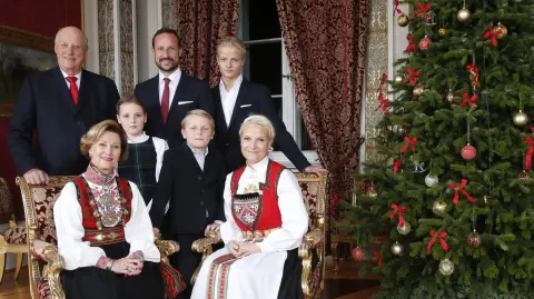 Además de las cuatro violaciones, fue inculpado por maltrato a allegados y por haber grabado imágenes sin consentimiento, explicó en rueda de prensa el fiscal general de Noruega, Sturla Henriksbø.