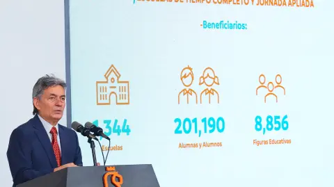 Juan Paura García, secretario de Educación de Nuevo León.