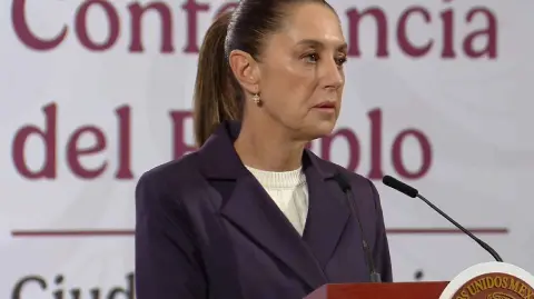 La presidenta de México, Claudia Sheinbaum, informó que presentó una denuncia ante la Fiscalía General de Justicia de la Ciudad de México luego de haber sido víctima de acoso sexual mientras caminaba desde Palacio Nacional hacia las oficinas de la SEP, en el Centro Histórico.

Para más información del tema, visita: https://www.eleconomista.com.mx/politica/sheinbaum-relata-episodio-acoso-lanzara-campana-buscara-sea-delito-mexico-20251105-785139.html

¡Síguenos en nuestras redes sociales para mantenerte informado!

Twitter: https://twitter.com/eleconomista 
Facebook: https://www.facebook.com/ElEconomista.mx
Instagram: https://www.instagram.com/eleconomistamx
LinkedIn: https://www.linkedin.com/company/el-economista/

#ElEconomista #Sheinbaum #Acoso