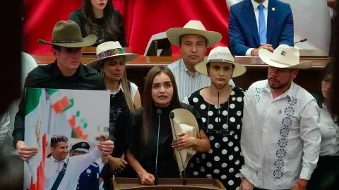 Grecia Quiroz, tomo protesta en el Congreso se Michoacán como nueva alcaldesa de Uruapan.
