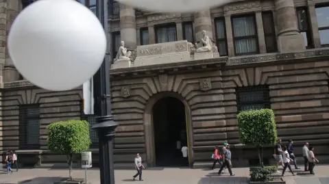 El Banco de México redujo este jueves su tasa de interés clave en 25 puntos básicos, como anticipaba el mercado, para llevarla a un 7.25 por ciento.