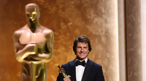 Tom Cruise recibe Oscar honorífico.