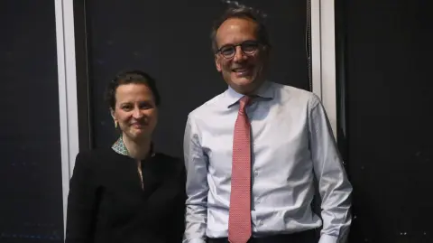 Entrevista a la Vicepresidenta del Banco Mundial, Susana Cordeiro y el vicepresidente mundial para europa , AmÈrica latina y el caribe, Alfonso GarcÌa. Foto Rosario Servin