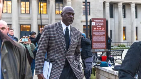 La asociación de carreras tipo stock car es acusada de llevar a cabo prácticas de monopolio que sofocan la competencia.