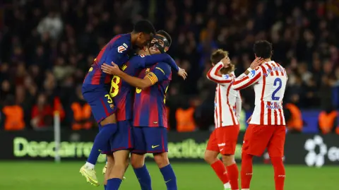 Soccer Football - LaLiga - FC Barcelona v Atletico Madrid - Spotify Camp Nou, Barcelona, Spain - December 2, 2025 FC Barcelona's Eric Garcia, Gerard Martin and Alejandro Balde celebrate after the match REUTERS/Albert Gea