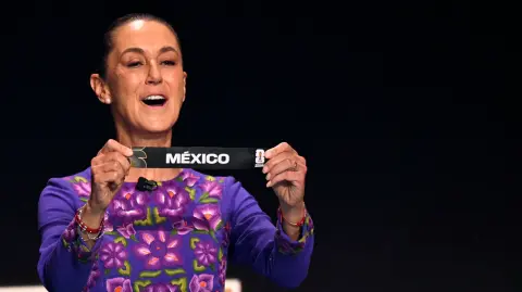 Claudia Sheinbaum, presidenta de México, en el sorteo FIFA del Mundial 2026.