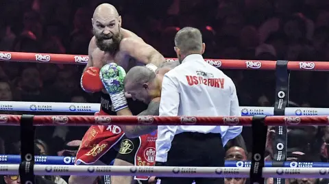 El británico Tyson Fury durante su revancha por el campeonato mundial de peso pesado el 22 de diciembre de 2024.