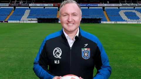 El estadounidense Marc Spiegel, a través de Innovatio Capital, adquirió a Gallos Blancos de Querétaro en verano de 2025.