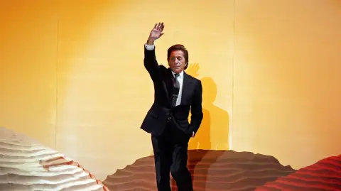 Valentino Garavani, ícono de la moda y referente de la alta costura, falleció a los 93 años en Roma. Sus diseños vistieron a celebridades y líderes mundiales.