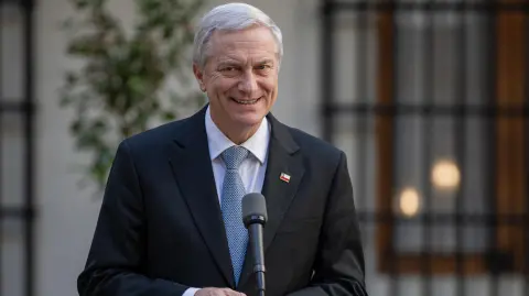 Chile's President-elect Jose Antonio Kast gestures as he speaks during a press conference after a meeting with President Gabriel Boric at La Moneda Presidential Palace in Santiago on January 15, 2026. (Photo by Javier TORRES / AFP)
