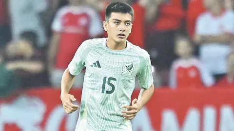 Gilberto Mora, futbolista.