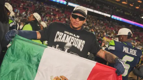 Elijah Arroyo, de ascendencia mexicana, fue clave en la victoria de los Seattle Seahawks.