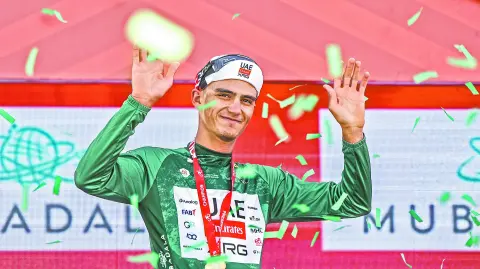 Isaac Del Toro Romero celebra ganar la primera estación del UAE Tour.