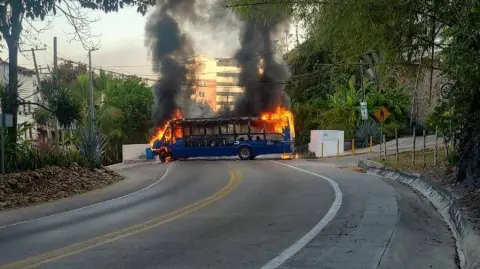 Bloqueo en Puerto Vallarta.