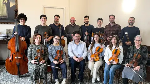 Venus Rey JR dirigió la Pythagoras Orchestra.
