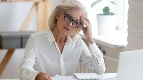 El agotamiento se presenta como el mayor desafío para acceder y permanecer en puestos directivos, superando incluso la discriminación y la falta de oportunidades.