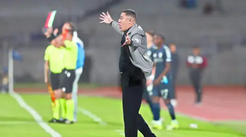 El DT Efraín Juárez durante el partido de fútbol Pumas vs San Diego FC.