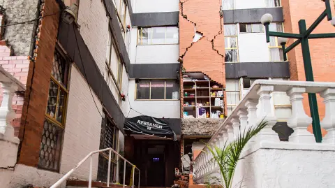 EDIFICIOS DAÑADOS EN ENRIQUE REBSAMEN 18 Y PESTALOZI 27 EN LA COLONIA DEL VALLE - EDIFICIOS DAÃ‘ADOS EN ENRIQUE REBSAMEN 18 Y PESTALOZI 27 EN LA COLONIA DEL VALLE POR EL SISMO DEL 19 DE SEPTIEMBRE DE 2017.GILBERTO MARQUINA