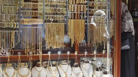 Jordanian women look at gold in a jewellery shop in Amman - Jordanian women look at gold in a jewellery shop in Amman September 12, 2011. Gold fell on Monday as investors sold holdings to raise cash, following last week