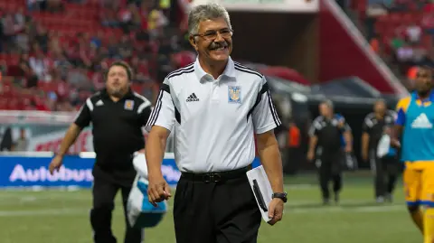 TIJUANA, BAJA CALIFORNIA, 21AGOSTO2015.-Ricardo Ferreti, durante el partido entre Xoloitzcuintles de Tijuana  y los Tigres de la Universidad Autónoma de Nuevo León, realizado en el Estadio Caliente, dentro de la sexta jornada correspondiente al torneo de apertura de la Liga MX del futbol mexicano. FOTO: CHRISTIAN SERNA /CUARTOSCURO.COM