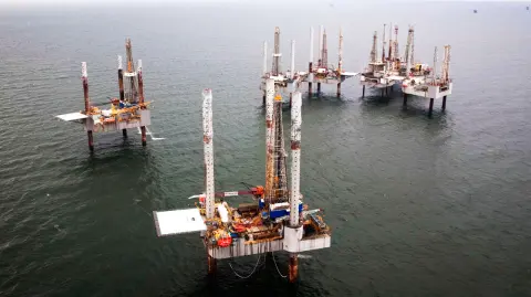 El Brent se dirige a registrar una baja de alrededor de 0.8% esta semana.