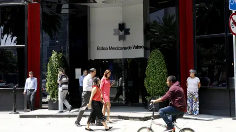 130318 BOLSA MEXICANA DE VALORES FACHADA. FOTO: ADRIANA HERNANDEZ