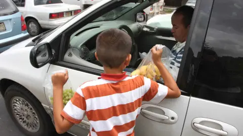 80428008. M�xico, 28 Abr 2018 (Notimex-Archivo).- El juego es una de las primeras actividades humanas que conecta a las personas con su entorno; adem�s provee a los infantes de algunas herramientas de desarrollo que les ayudan a enfrentar la vida futura; sin embargo, tanto las formas de jugar, la falta de espacios seguros y el trabajo infantil en el pa�s son algunos de los aspectos que vulneran a la ni�ez.NOTIMEX/FOTO/ARCHIVO/COR/LAB/