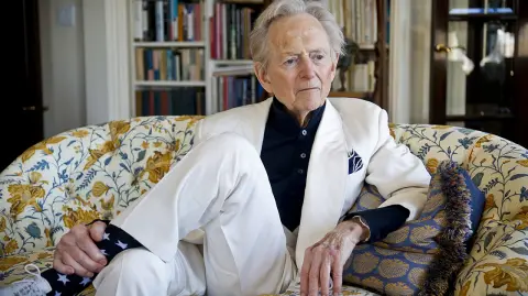 Tom Wolfe - CORRECTS AGE TO 88 - FILE - In this July 26, 2016 file photo, American author and journalist Tom Wolfe, Jr. appears in his living room during an interview about his latest book, "The Kingdom of Speech," in New York. Wolfe died at a New York City hospital. He was 88. Additional details were not immediately available. (AP Photo/Bebeto Matthews, File) - JULY 26, 2016 PHOTO.