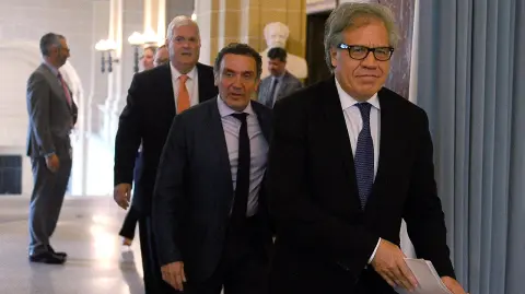 The Organization of American States (OAS) holds a news conference in Washington - REFILE - QUALITY REPEAT  Manuel Ventura Robles, Santiago Canton and OAS General Secretary Luis Almagro arrive to participate in the Organization of American States (OAS) news conference with a panel of independent international experts, who will present their conclusions and recommendations on "whether crimes against humanity have been committed in Venezuela", in Washington, U.S., May 29, 2018. REUTERS/Mary F. Calvert