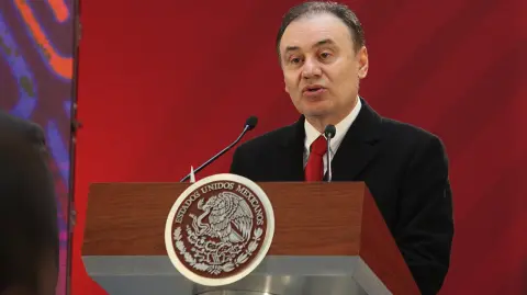 170119 ALFONSO DURAZO, SECRETARIO DE SEGURIDAD PUBLICA, OFRECE CONFERENCIA DE PRENSA PARA PRESENTAR LA ESTRATEGIA NACIONAL PARA EL COMBATE DE  ROBO DE HIDROCARBUROS. PALACIO NACIONAL, CDMX. FOTO: ADRIANA HERNANDEZ.