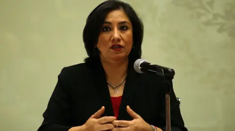 FIRMA DEL CONVENIO ENTRE LA OFICIAL MAYOR DE LA SHCP, MTRA. RAQUEL BUENROSTRO SÁNCHEZ Y LA SECRETARIA DE LA FUNCIÓN PÚBLICA, DRA. IRMA ERÉNDIRA SANDOVAL BALLESTEROS, EN EL SALÓN DE USOS MÚLTIPLES DE LA SECRETARÍA DE HACIENDA Y CRÉDITO PÚBLICO, EN PALACIO NACIONAL. ERIC LUGO