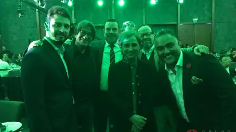 Julio Astillero, Carmen Aristegui y el exdirector de Grupo Radio Centro, así como parte del equipo informativo del canal 8.1 que dará vida a “La Octava”. Foto: Radio Centro.