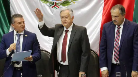 Manuel Bartlett compareció ante las Comisiones Unidas de Energía e Infraestructura de la Cámara de Diputados. Foto: Notimex