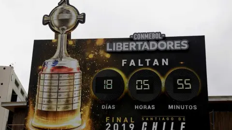 Tras las protestas que han sacudido a Chile en las últimas semanas, la Conmebol decidió que la final única de la Copa Libertadores entre el River Plate y el Flamengo se disputará en Lima, Perú. Foto: Reuters