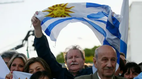 En una región que ha visto el ascenso de la ultraderecha en Brasil y la vuelta de la izquierda en Argentina, Uruguay podría haber dado un viraje si se confirman los resultados. Foto: Reuters