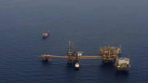 La Comisión Nacional de Hidrocarburos también informó que la producción nacional de gas fue de 4,995.4 millones de pies cúbicos diarios, lo que significó un crecimiento de 2.8% en relación con lo reportado en noviembre de 2018. Foto: Reuters.