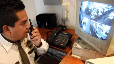 El anuncio de la creación de la Cámara de la Industria de la Seguridad está previsto que se realice el próximo 20 de enero en el Museo Soumaya, en la Ciudad de México. Foto EE: Archivo