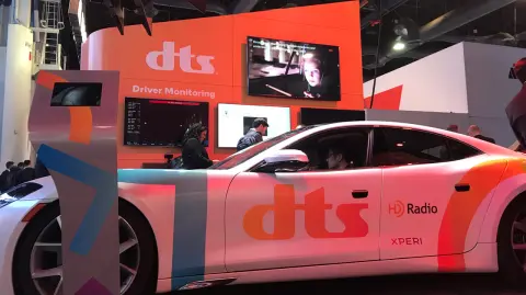 Karma Automotive está entre las marcas automotrices que ya incluyeron a la Radio Conectada en sus modelos. Foto EE: Rodrigo Riquelme