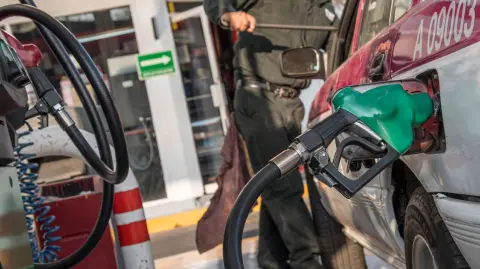 La Segunda Sala de la SCJN consideró que la regla de combustible modificado de la CRE era "unilateral" y pidió una evaluación más rigurosa basada en la ciencia. Foto: Cuartoscuro