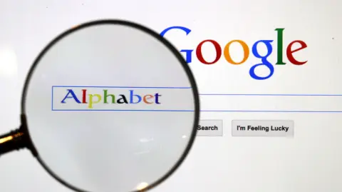 Las ventas totales de Alphabet alcanzaron 46,080 millones de dólares, frente a una estimación promedio de 46,940 millones de dólares de analistas financieros seguidos por Refinitiv. Foto: Reuters.