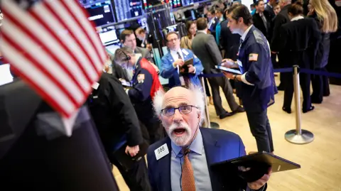 El Nasdaq Composite cayó 13.99 puntos, o un 0.14%, a 9,711.97 unidades. Foto: Reuters