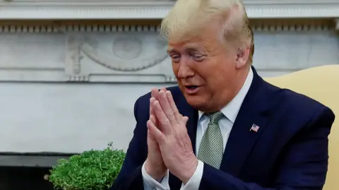 Donald Trump rogó hoy a Japón postergar un año las olimpiadas de Tokio. Foto: Reuters.