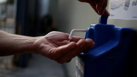 Empresas que han tomado medidas frente al coronavirus en México. Foto: Reuters